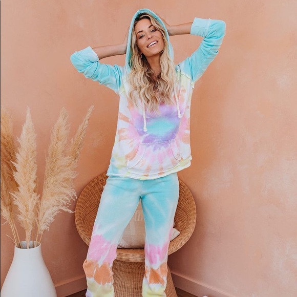 Ocean Drive Tops - Utopia Cotton Blend Pocketed Tie Dye Hoodie